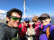 88 In Cima della Croce in posa con gli alpinisti Mauto e Barbara